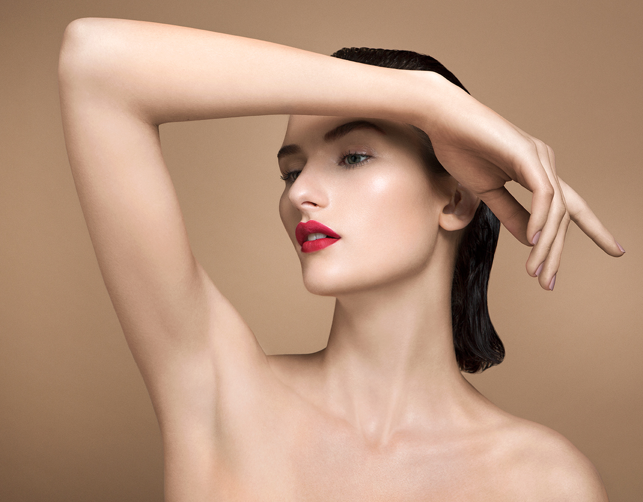 Lenox Fontaine Red Lips Cosmetics 1