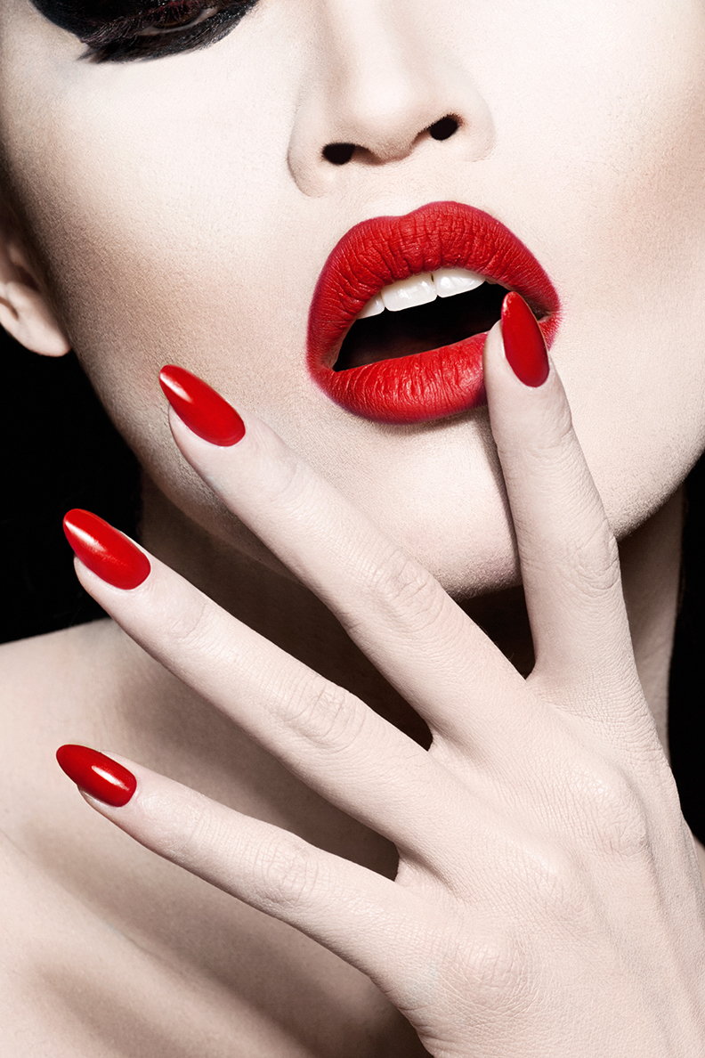 Lenox Fontaine Red Nails And Lips 2